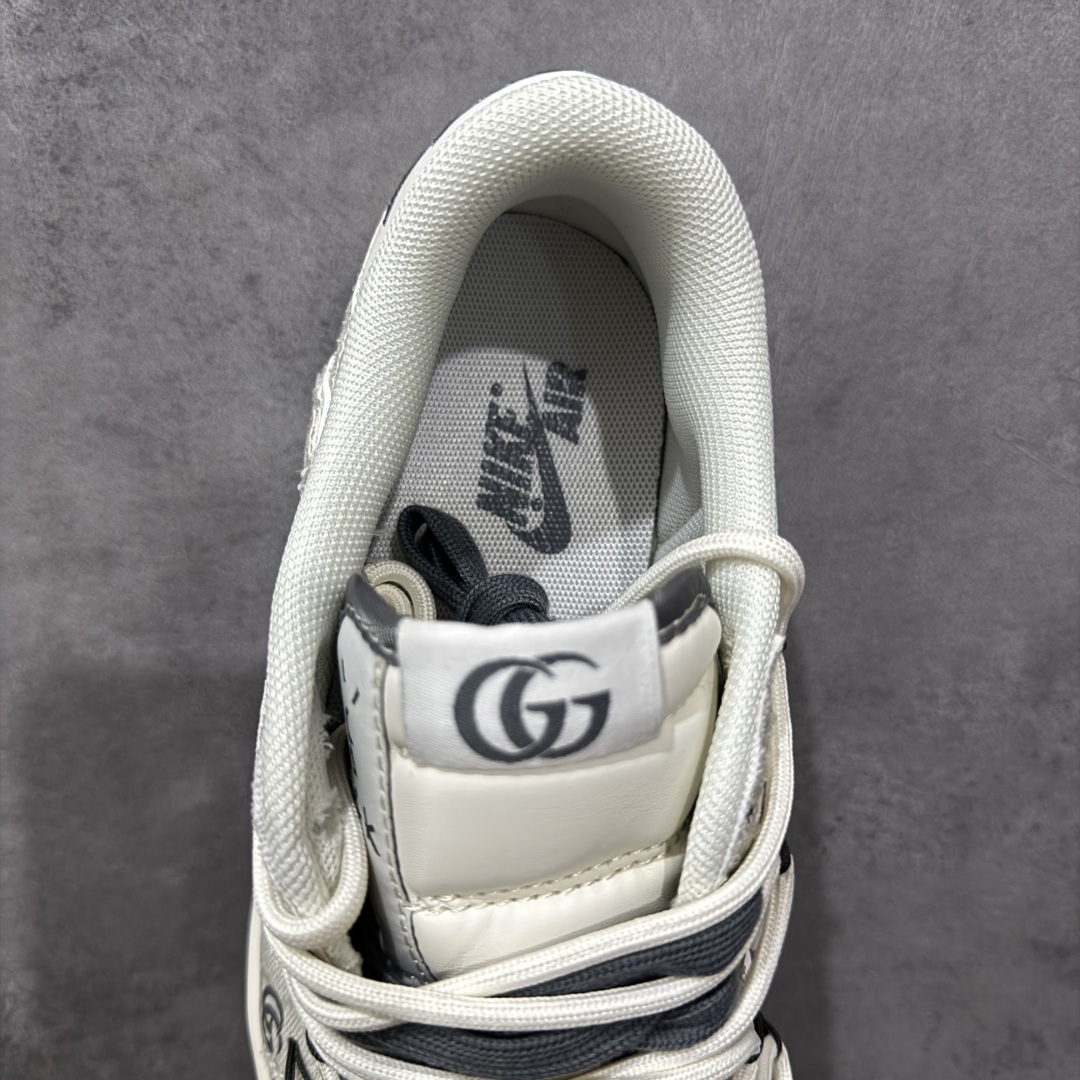 Jordan Sneakers SH528236