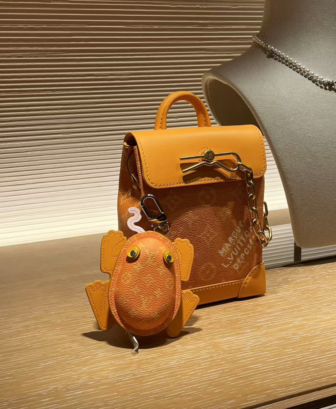 Louis Vuitton Accessories KC828011