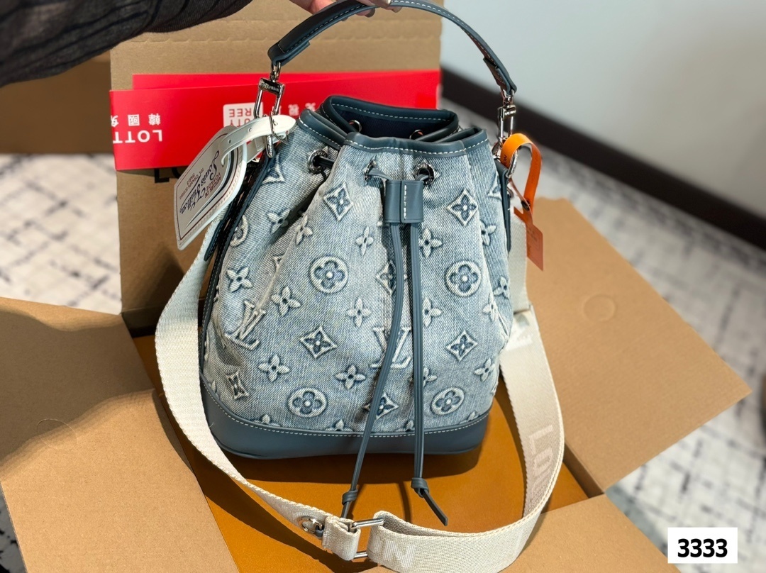 Louis Vuitton Bag BG868011