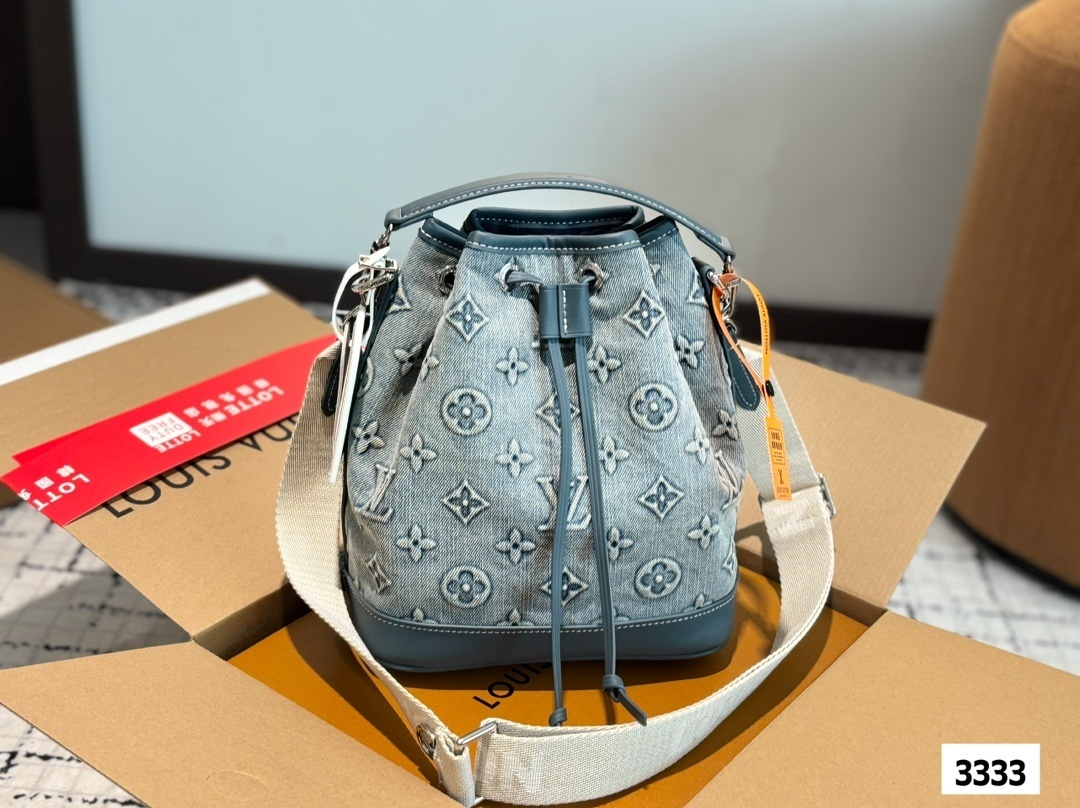 Louis Vuitton Bag BG868011