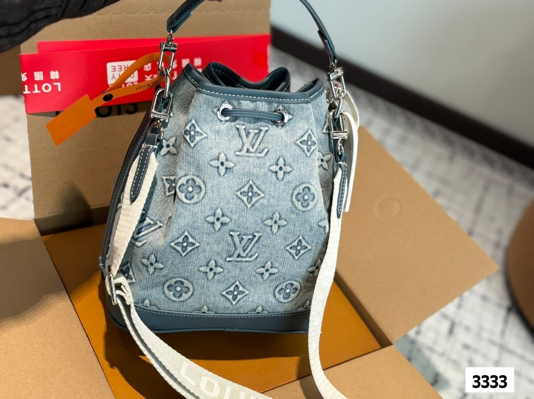 Louis Vuitton Bag BG868011