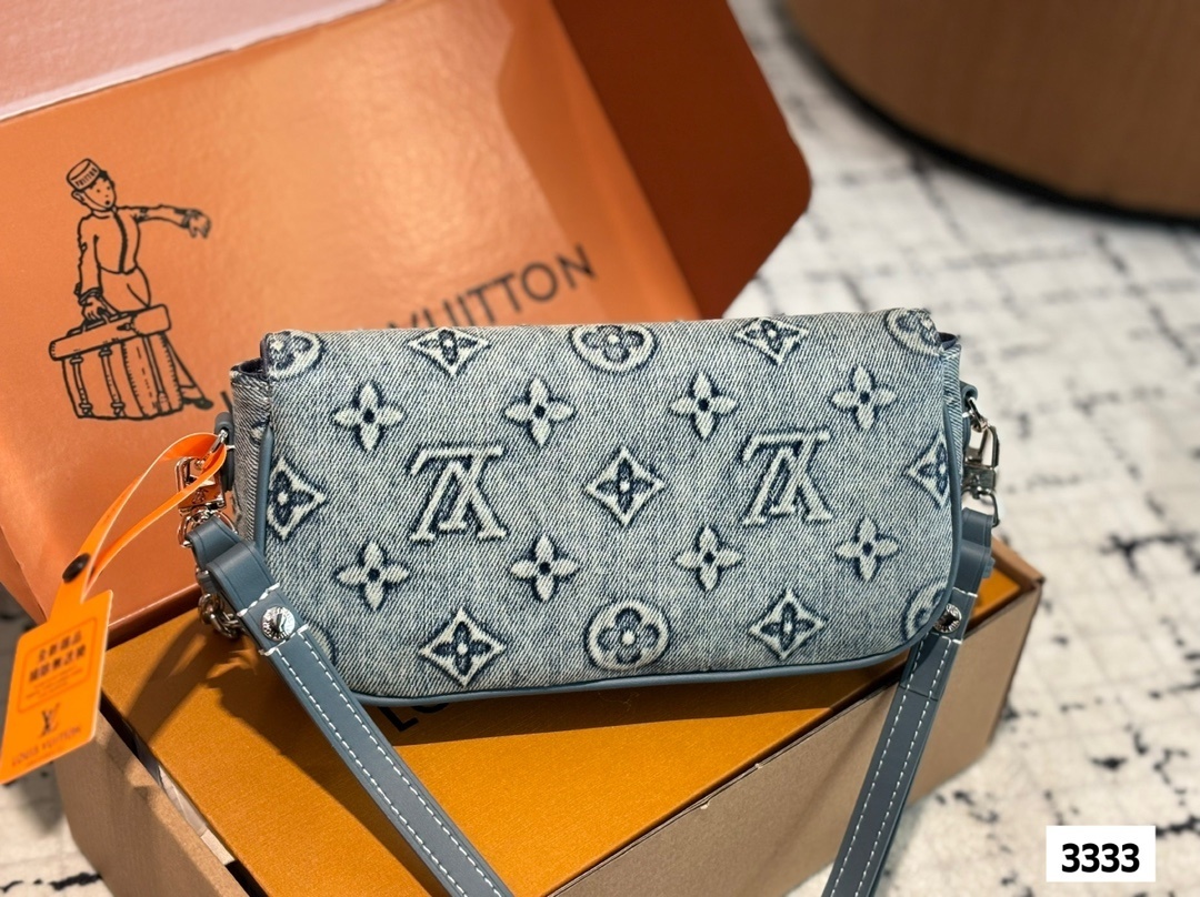 Louis Vuitton Bag BG868010