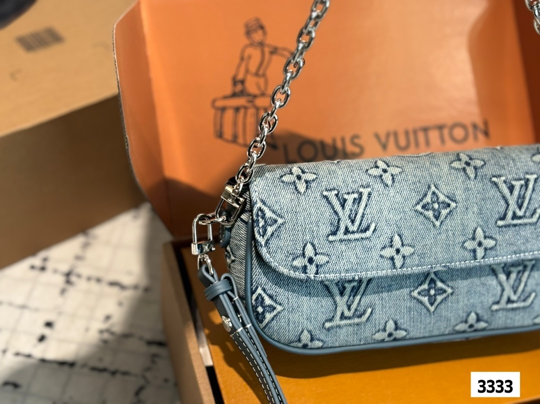 Louis Vuitton Bag BG868010