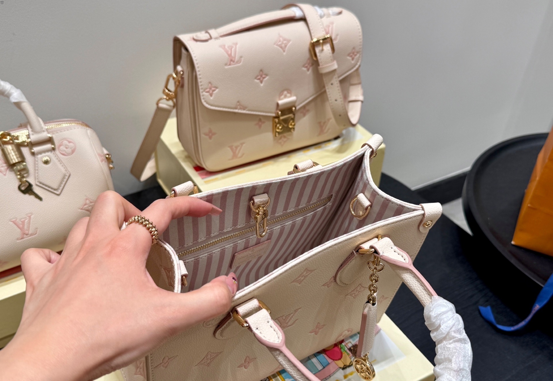 Louis Vuitton Bag BG868019