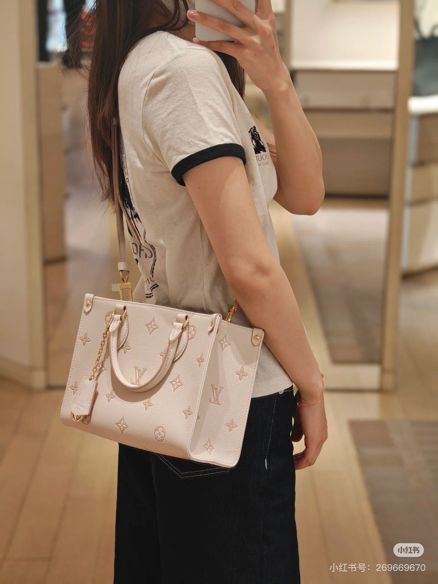 Louis Vuitton Bag BG868019