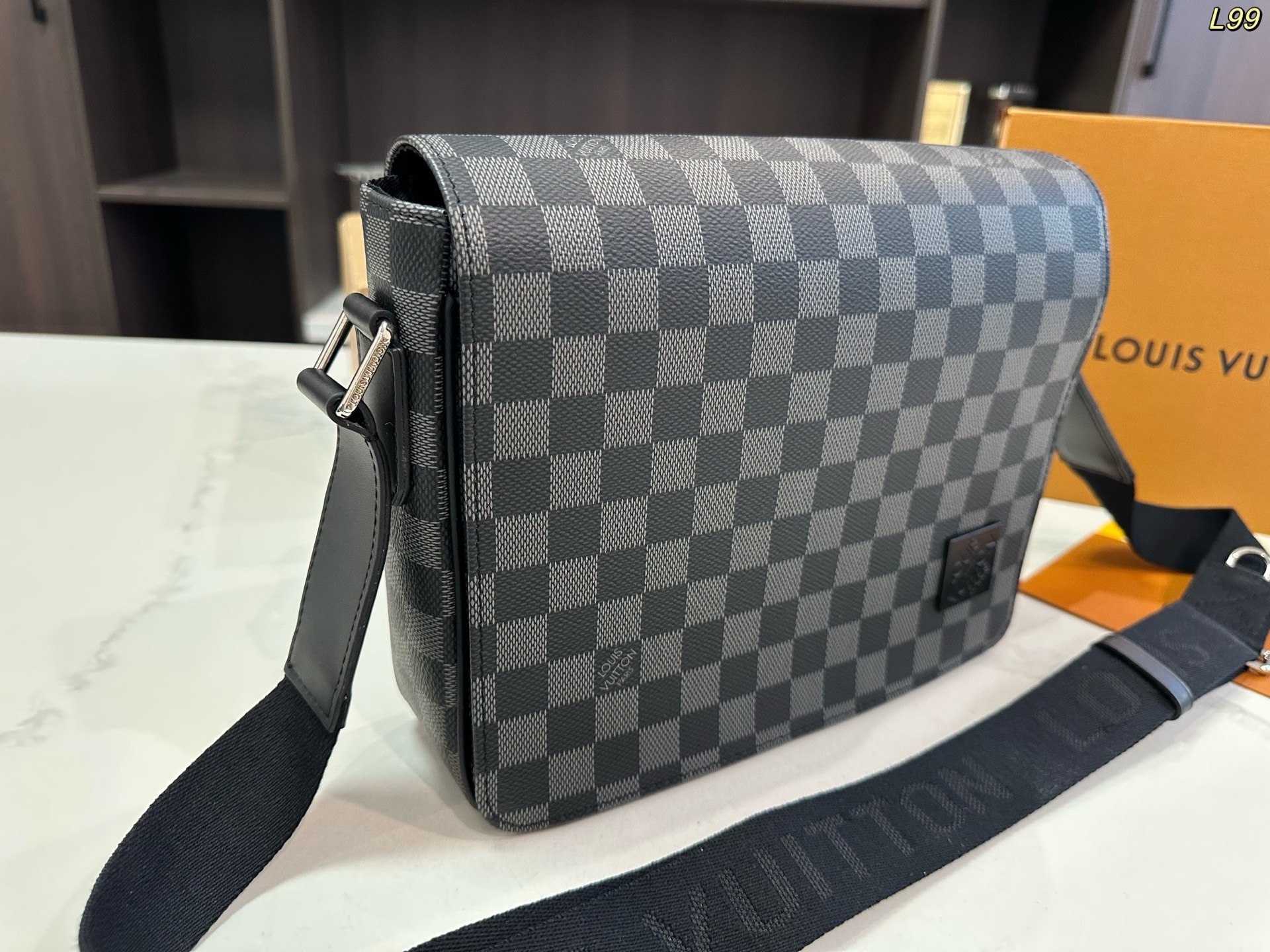Louis Vuitton Bag BG868043
