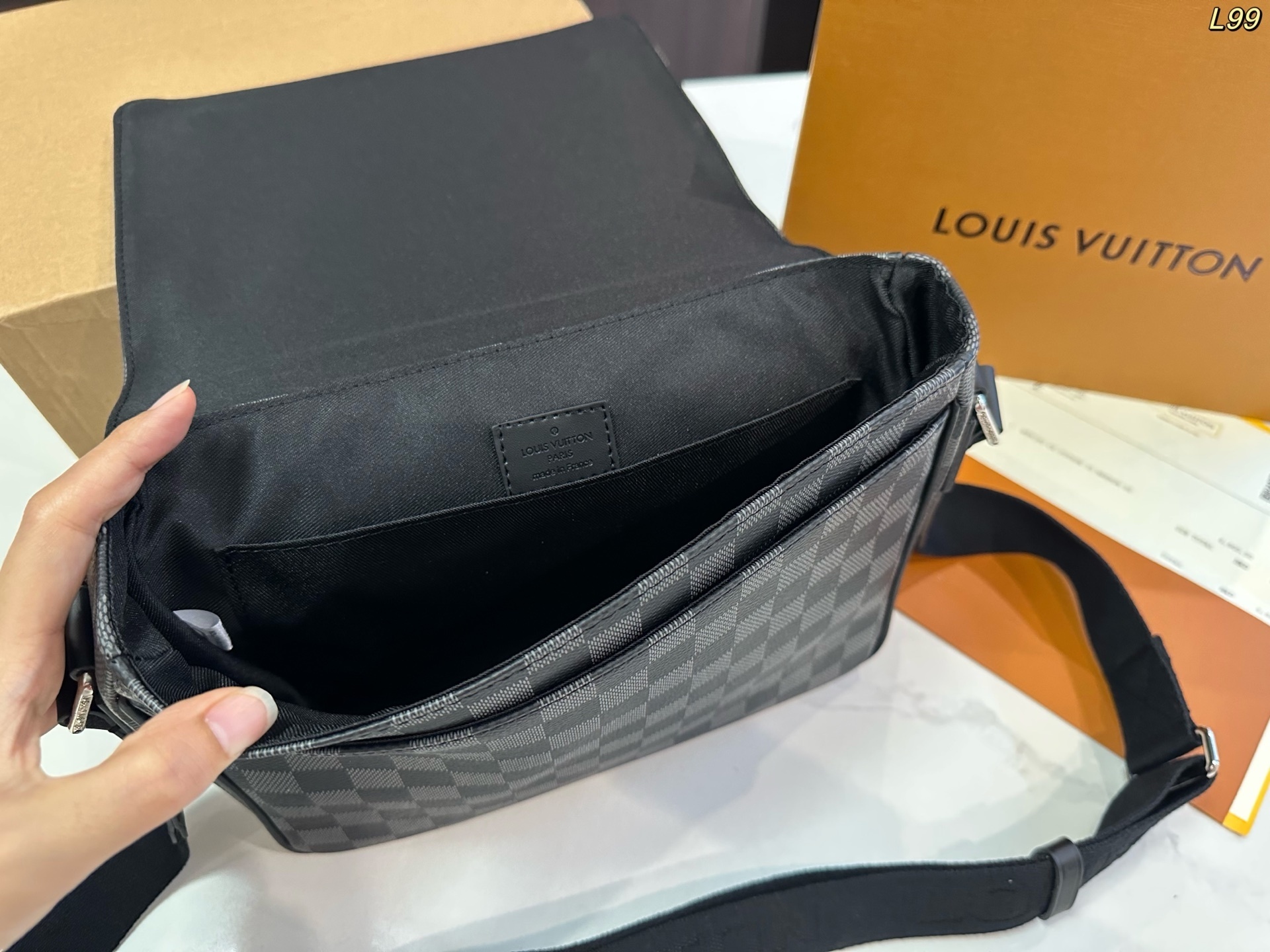 Louis Vuitton Bag BG868043
