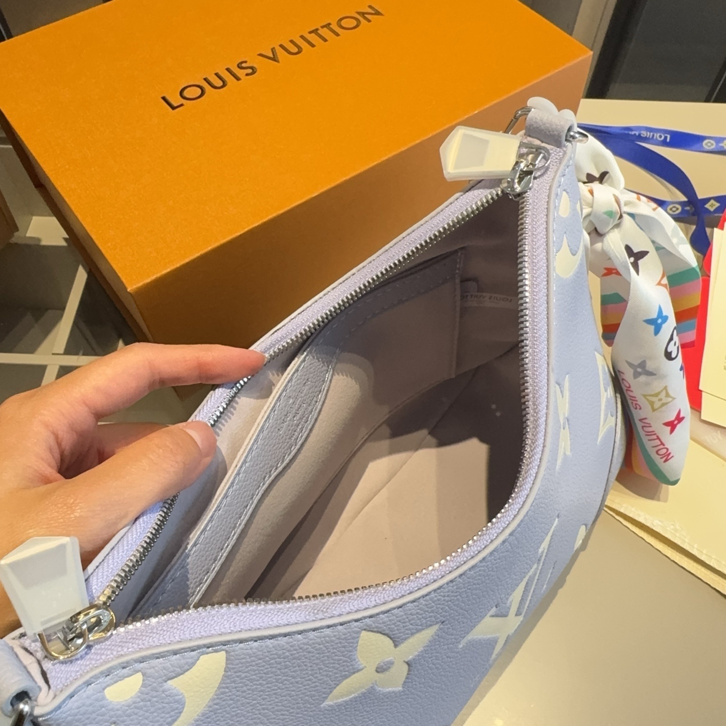 Louis Vuitton Bag BG868008