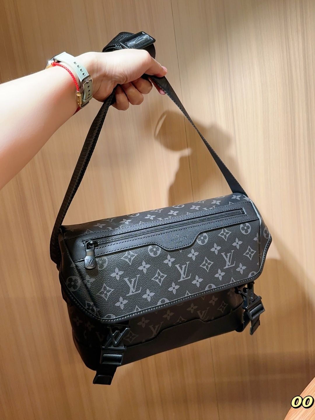 Louis Vuitton Bag BG868042