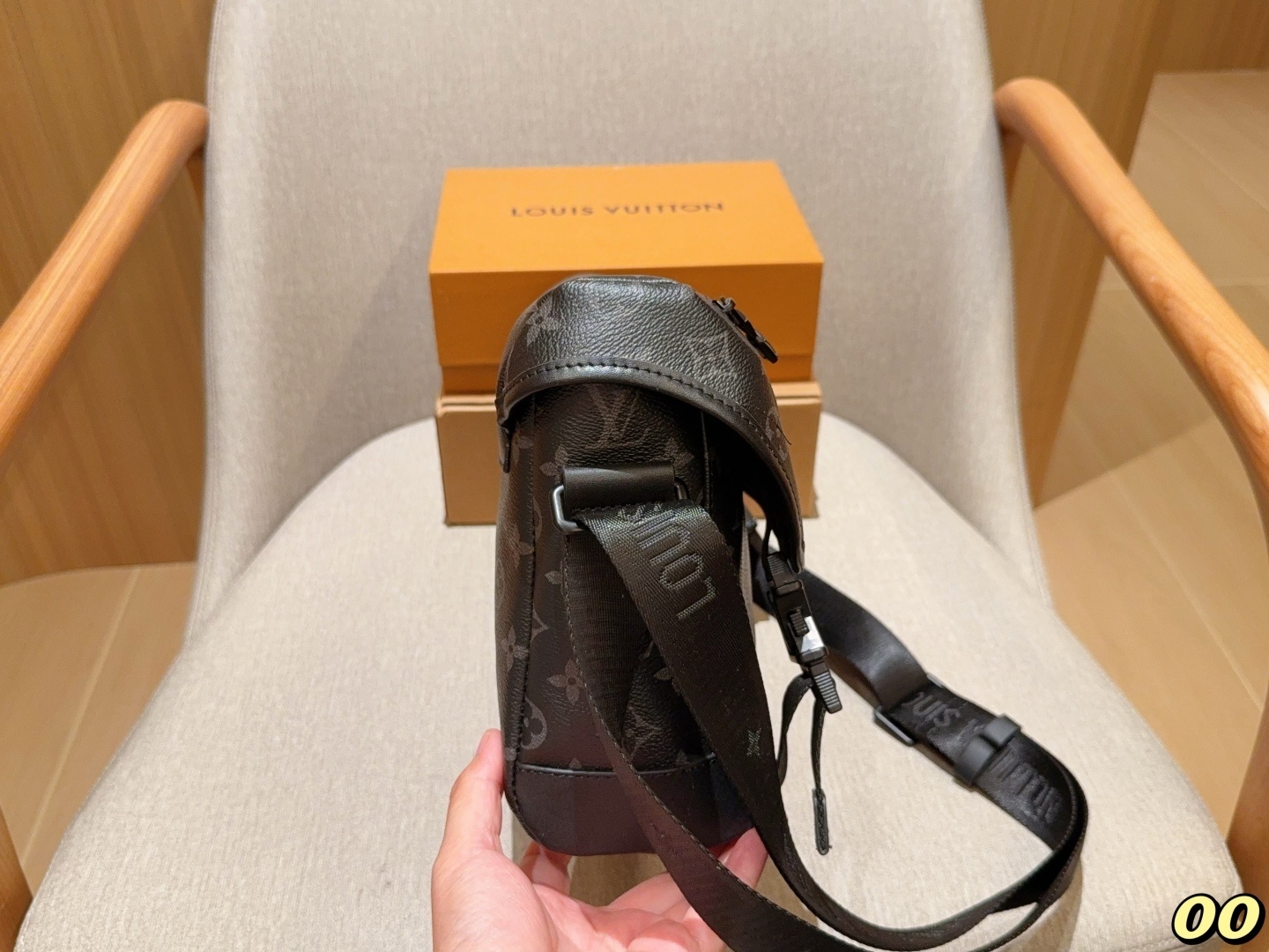 Louis Vuitton Bag BG868042