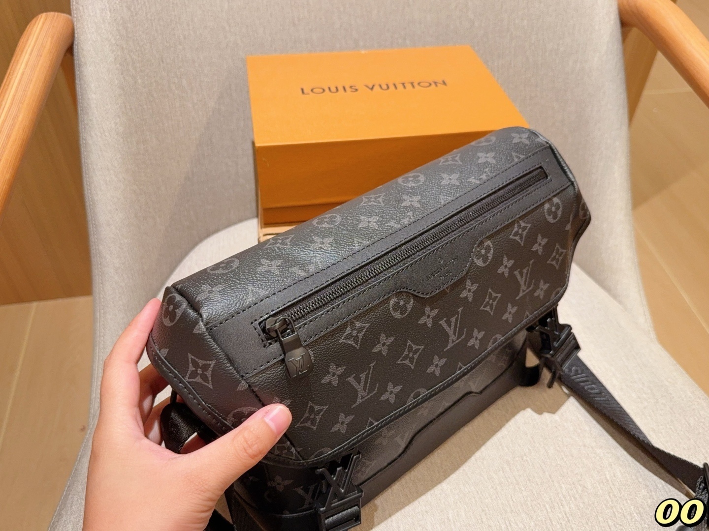 Louis Vuitton Bag BG868042