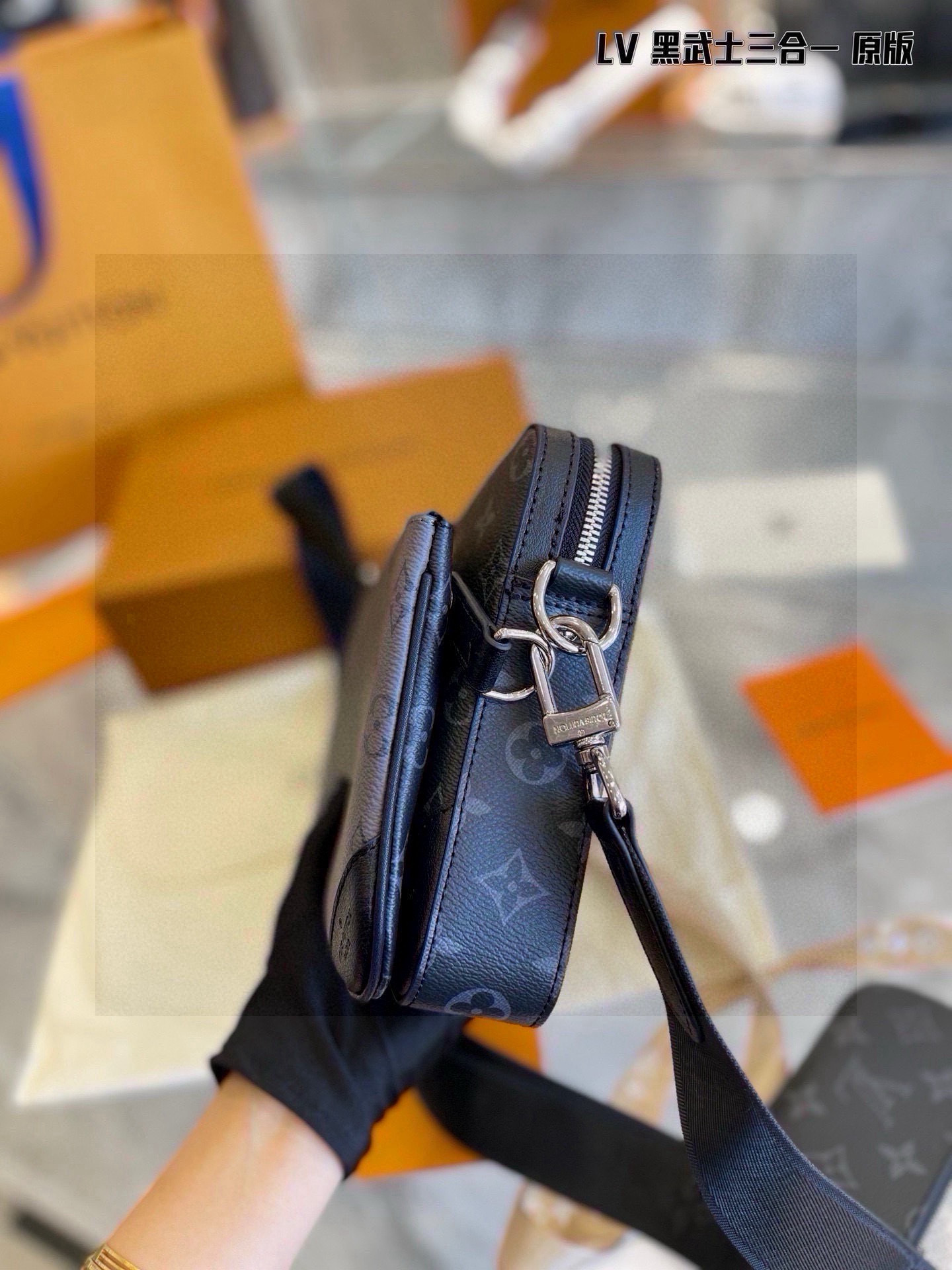 Louis Vuitton Bag BG868024