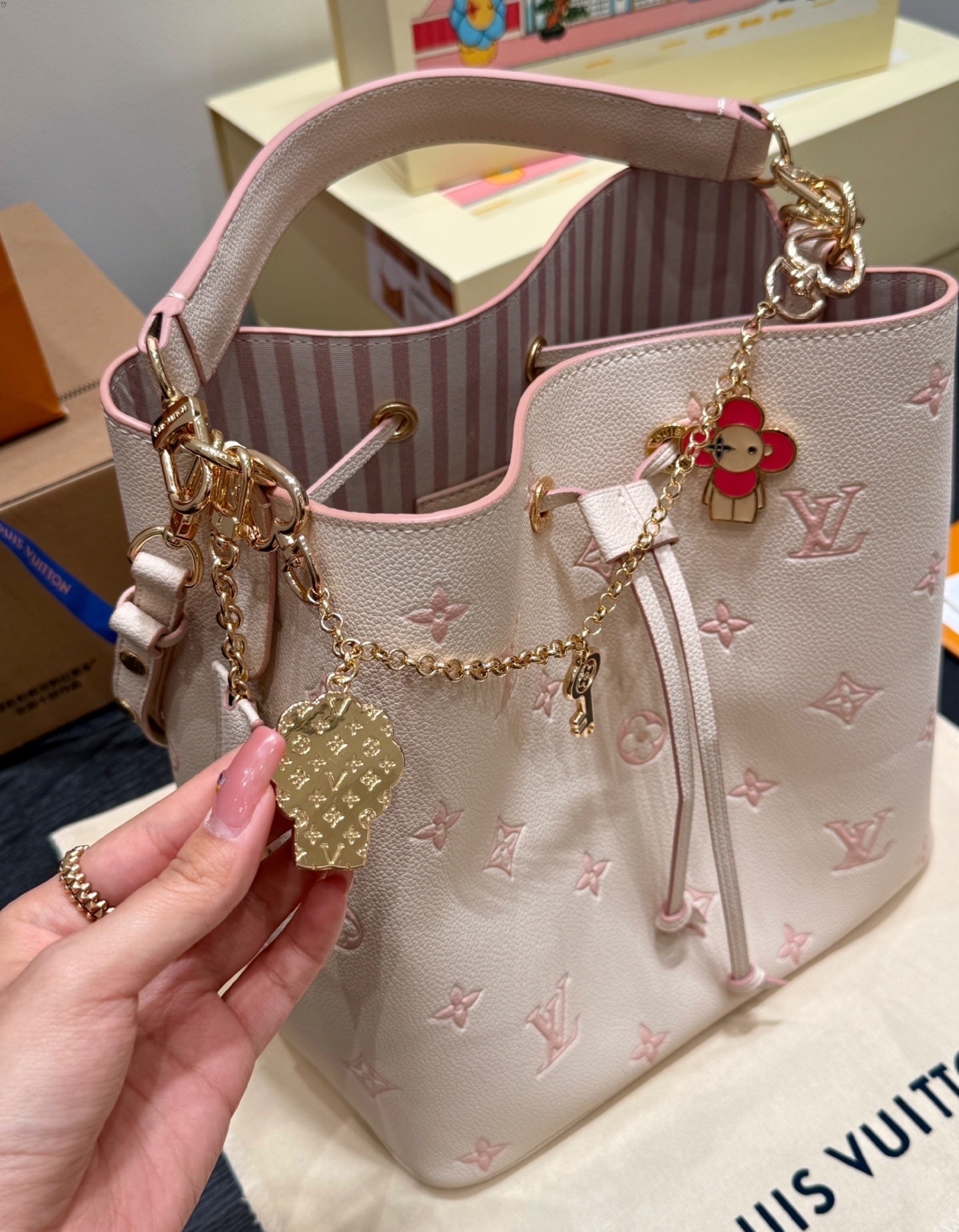 Louis Vuitton Bag BG868022