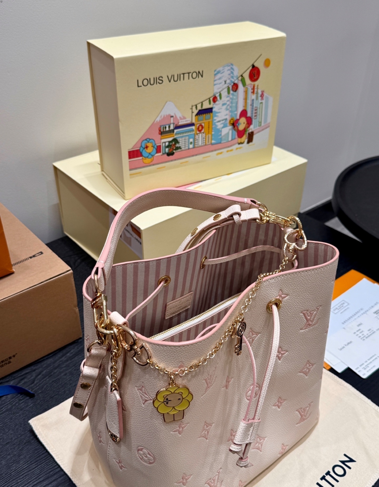 Louis Vuitton Bag BG868022