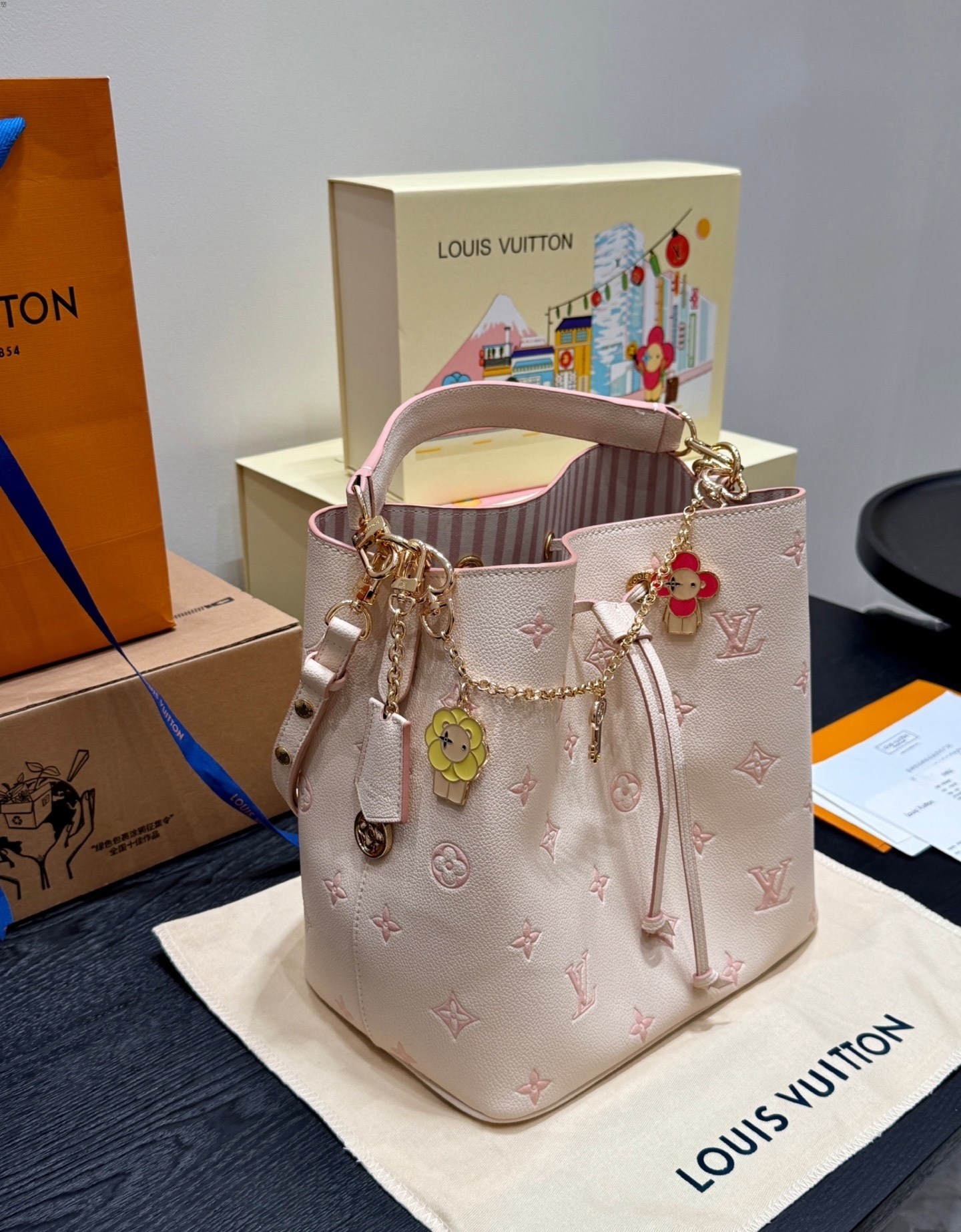 Louis Vuitton Bag BG868022
