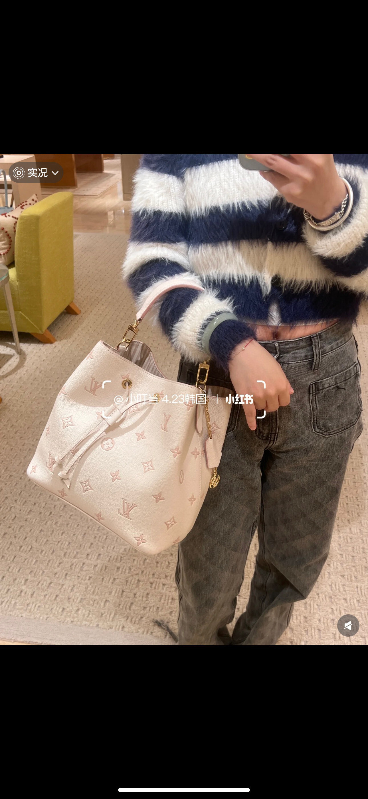 Louis Vuitton Bag BG868022