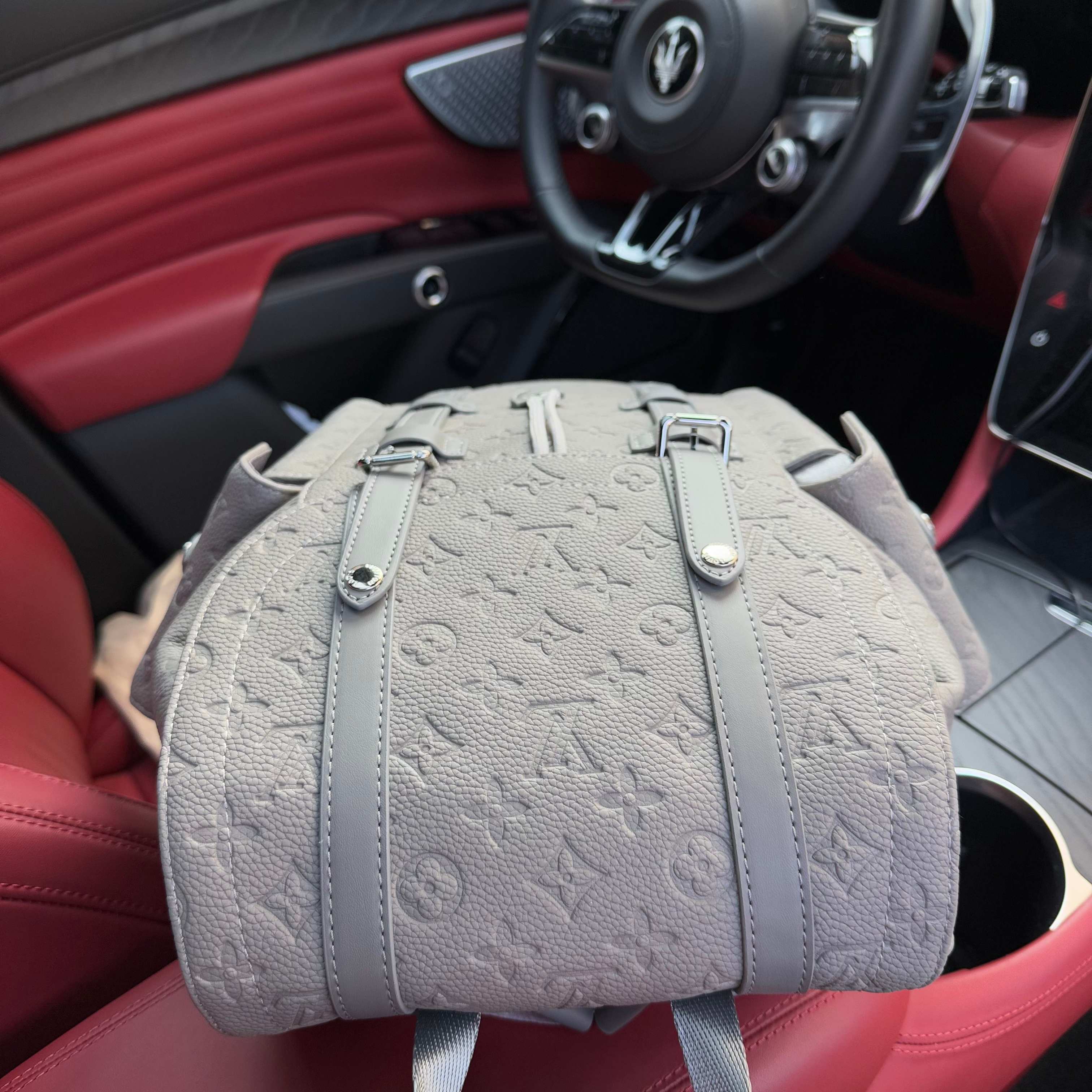 Louis Vuitton Bag BG868029