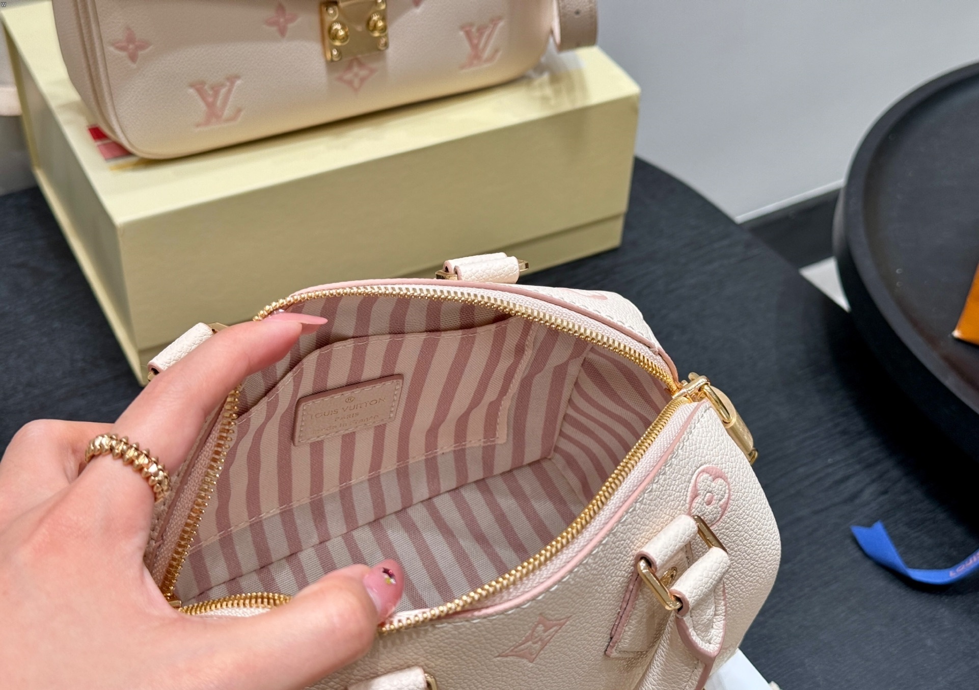 Louis Vuitton Bag BG868020