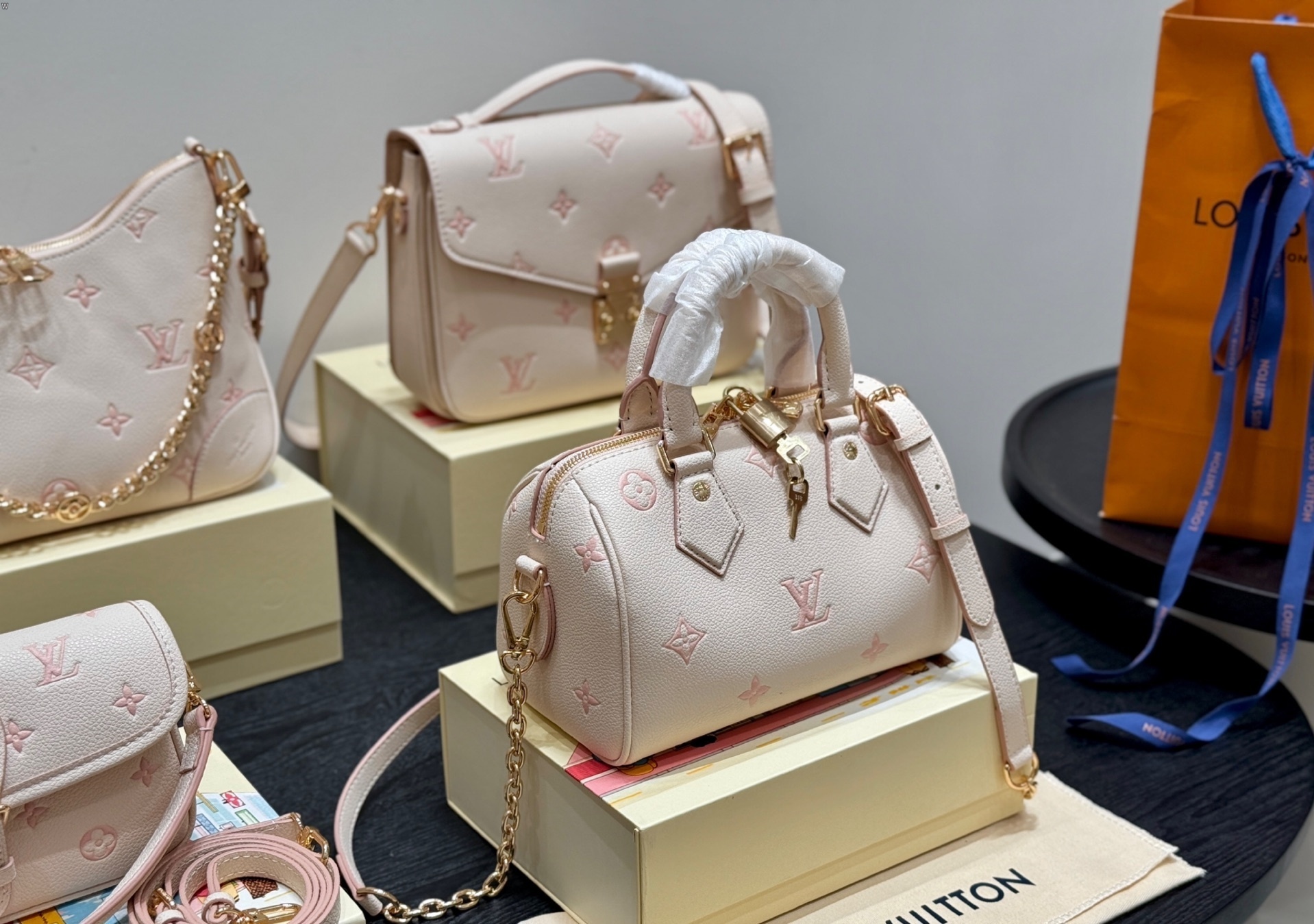 Louis Vuitton Bag BG868020