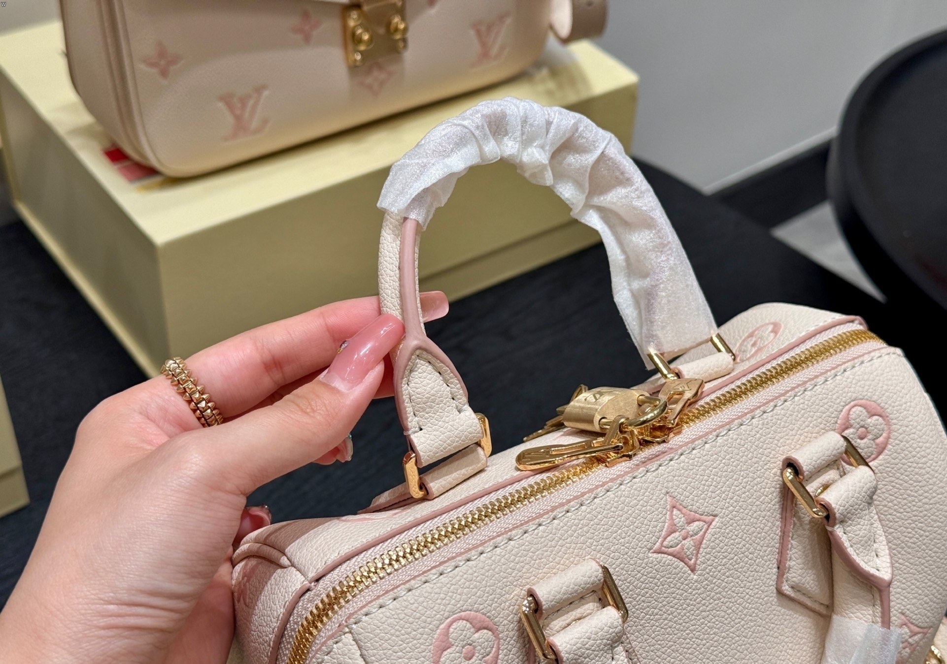 Louis Vuitton Bag BG868020