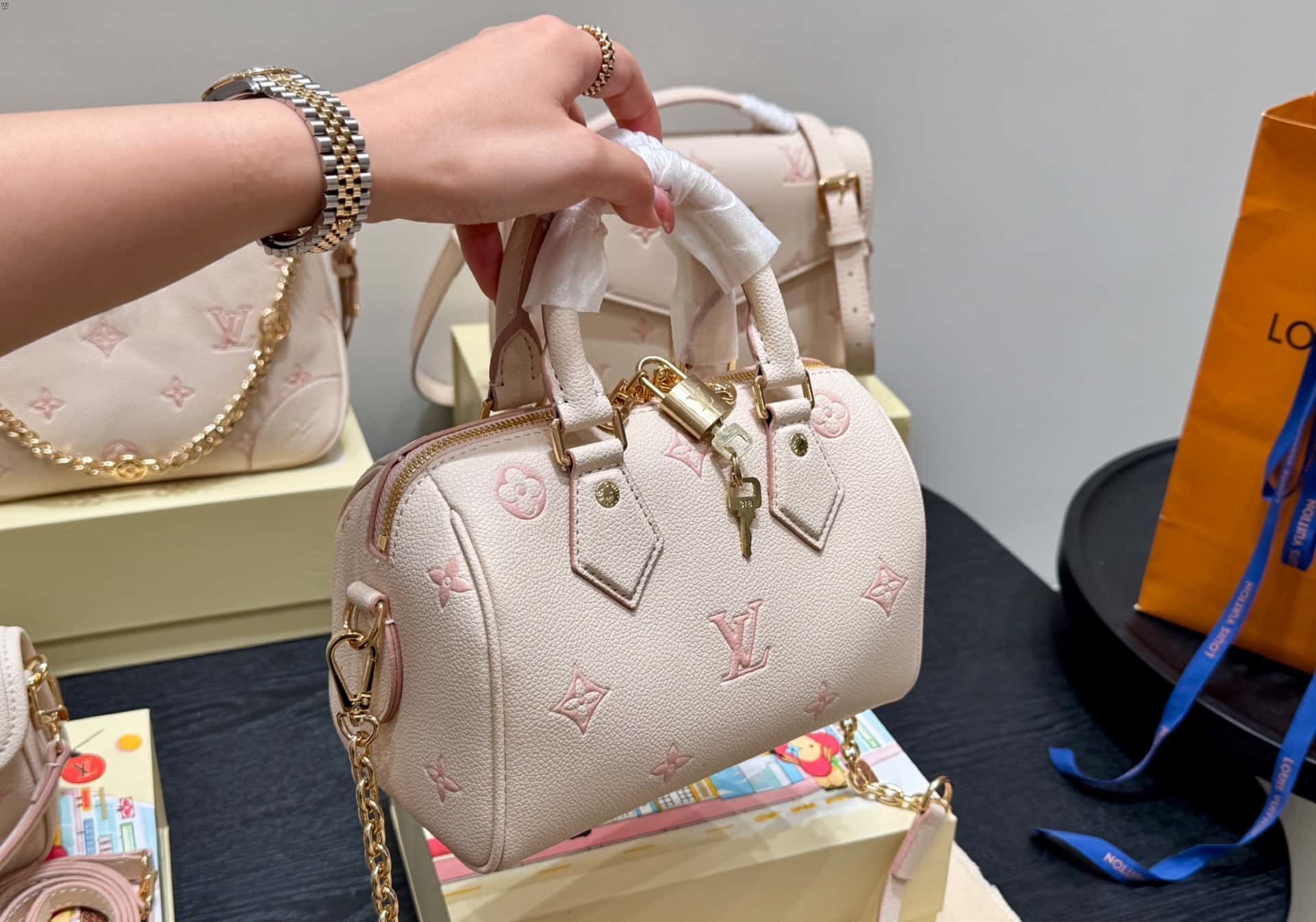 Louis Vuitton Bag BG868020