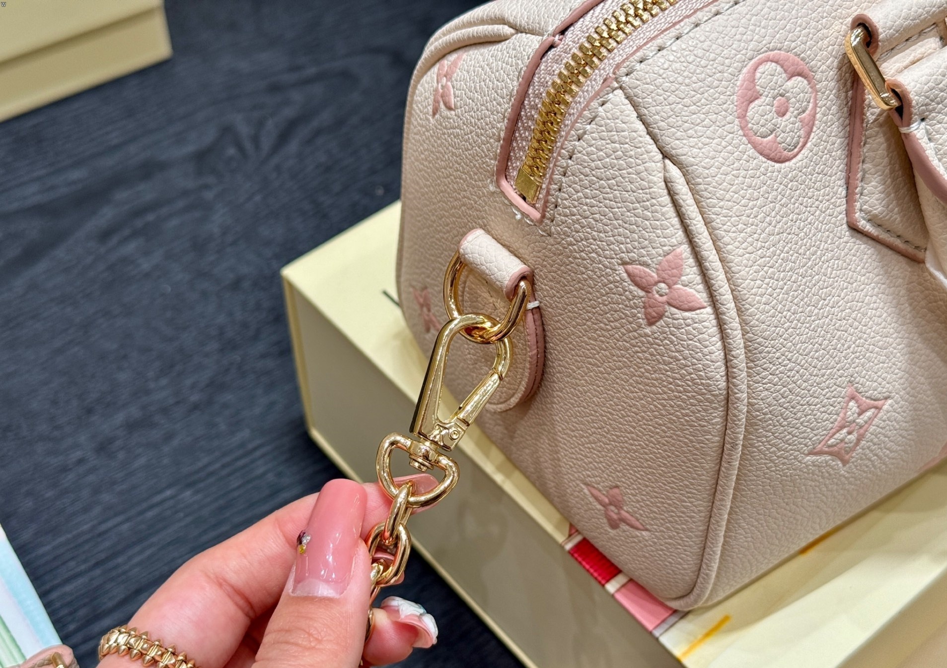 Louis Vuitton Bag BG868020