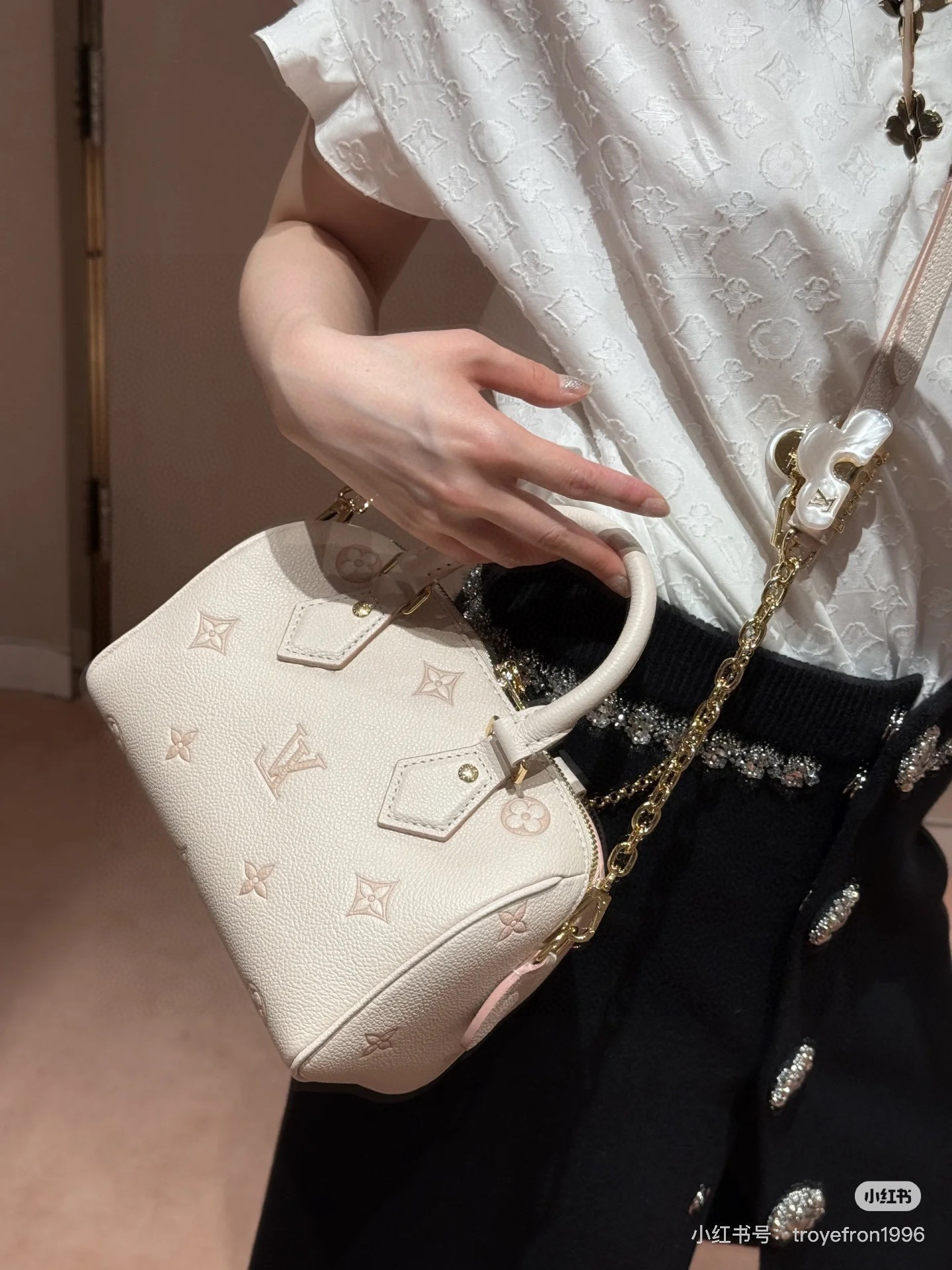 Louis Vuitton Bag BG868020