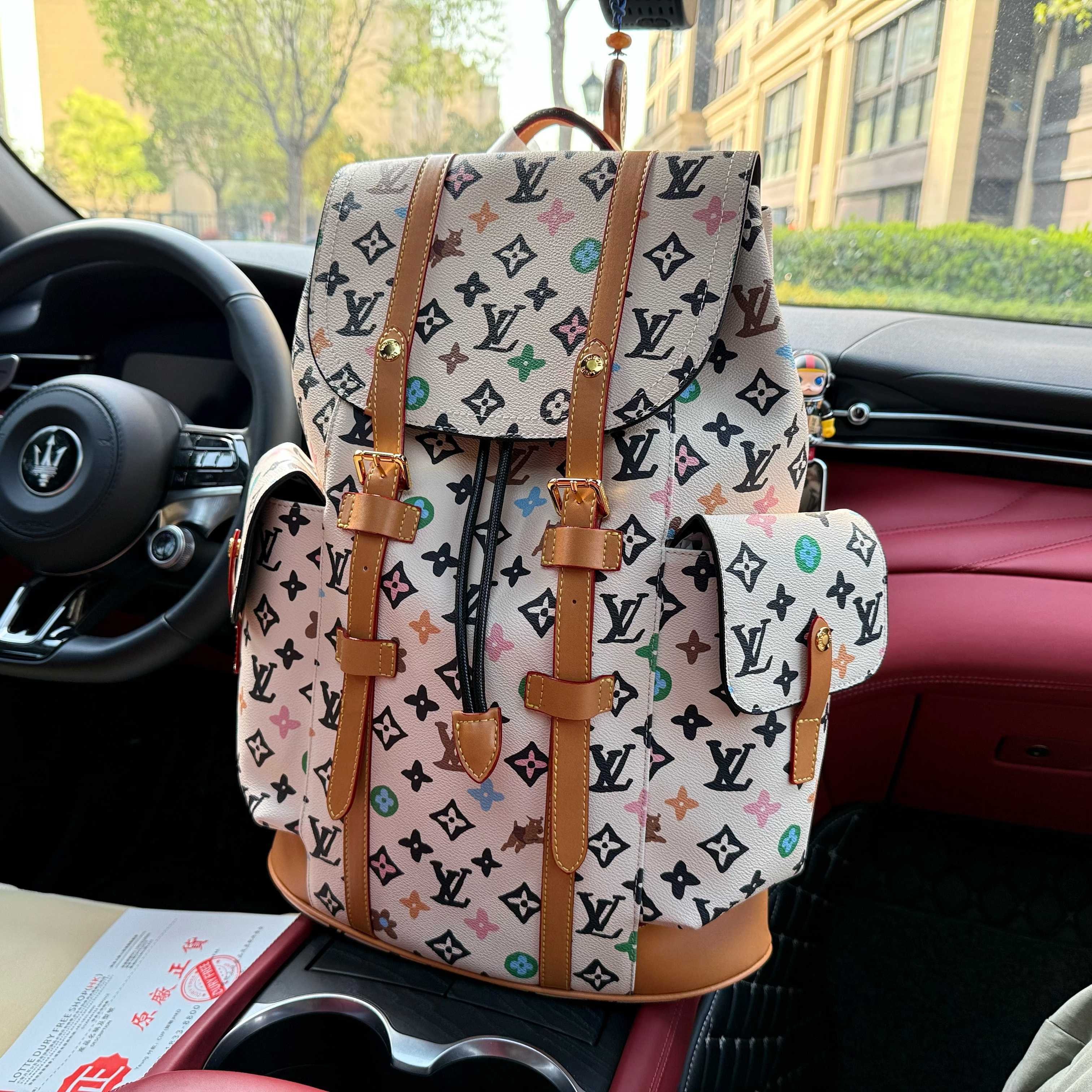 Louis Vuitton Bag BG868028