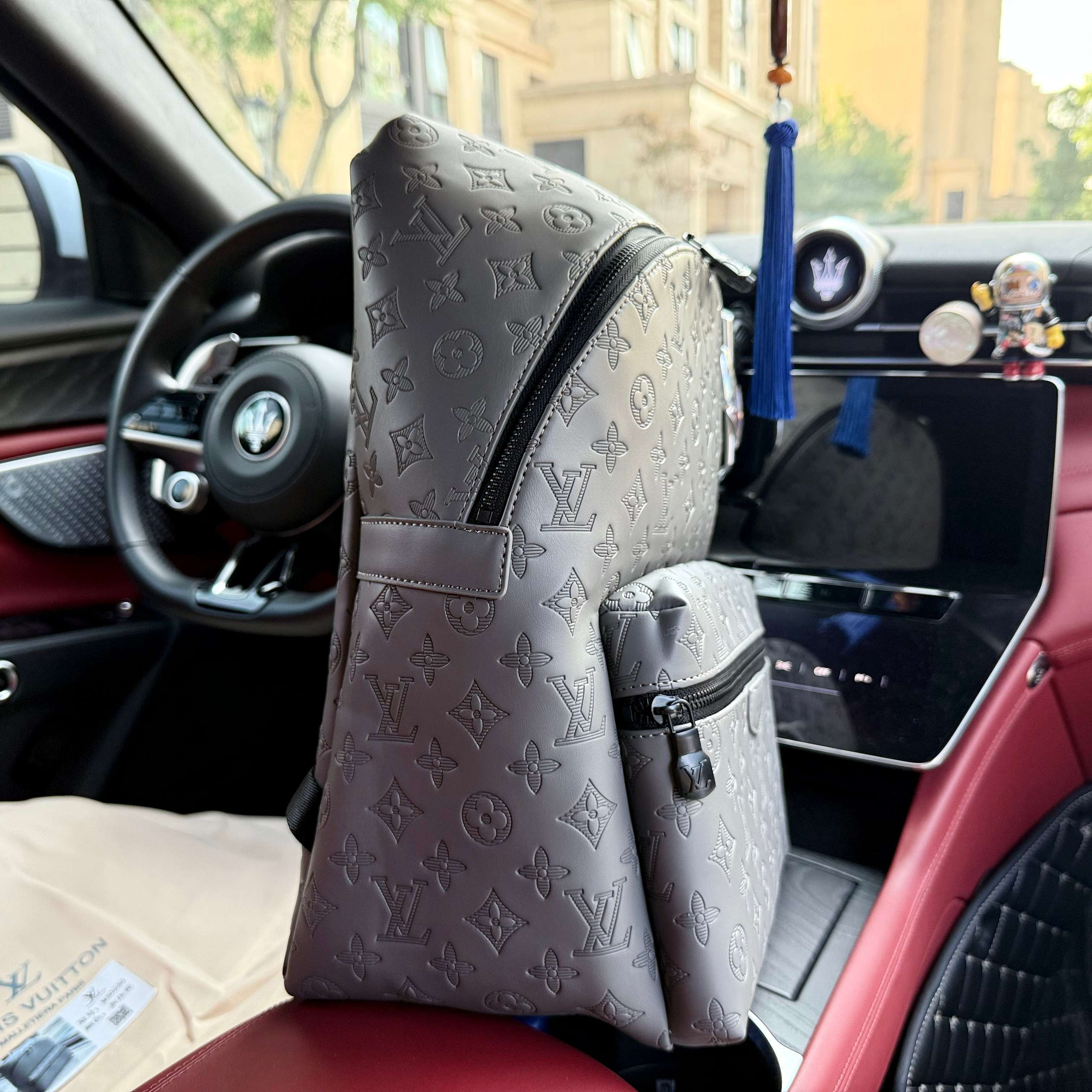 Louis Vuitton Bag BG868026