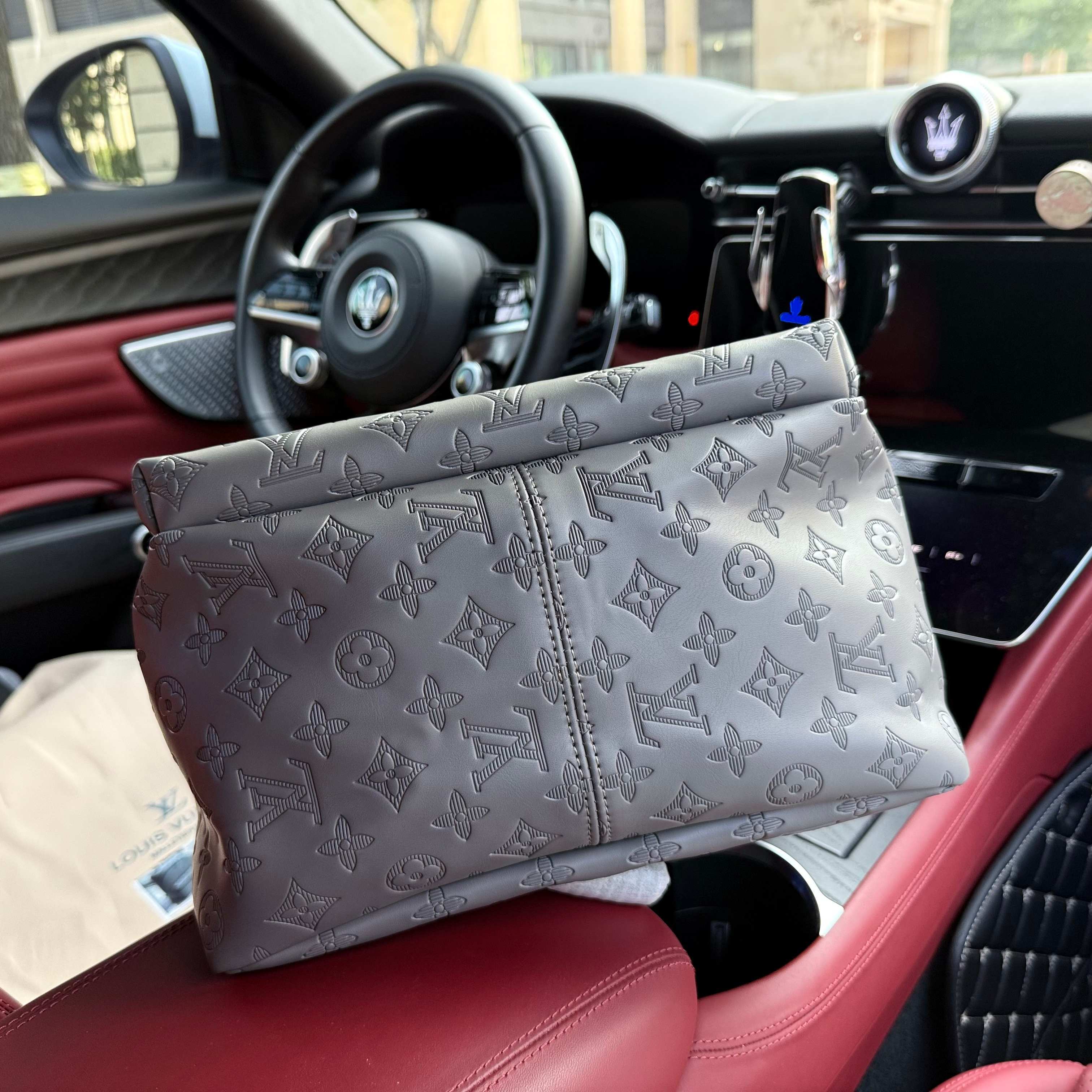 Louis Vuitton Bag BG868026